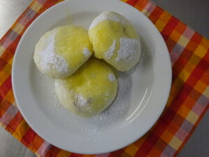 Kynuté povidlové knedlíky - Obrázek 2